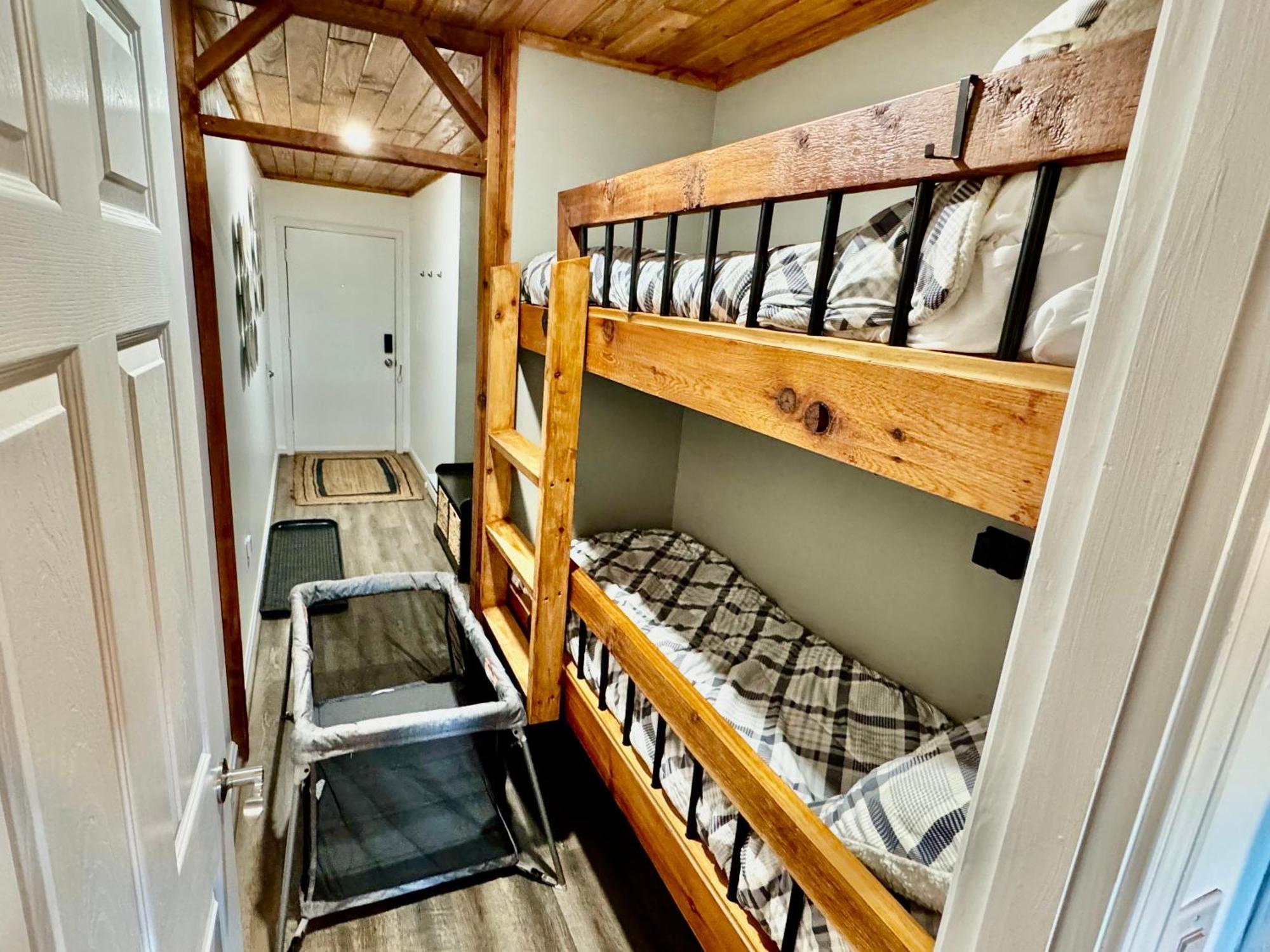 The Sugar Suite - Renovated With A View! Ac! Pool, Hot Tub, Sauna, Gym, Ev Sugar Mountain Exteriér fotografie